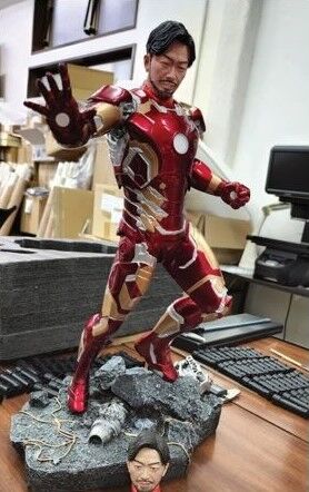 正面と横顔2枚の写真からフィギュアを作製します