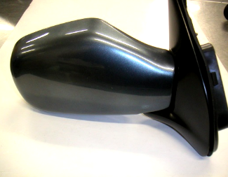 車両業界の樹脂ﾊﾟｰﾂなども塗装しています。