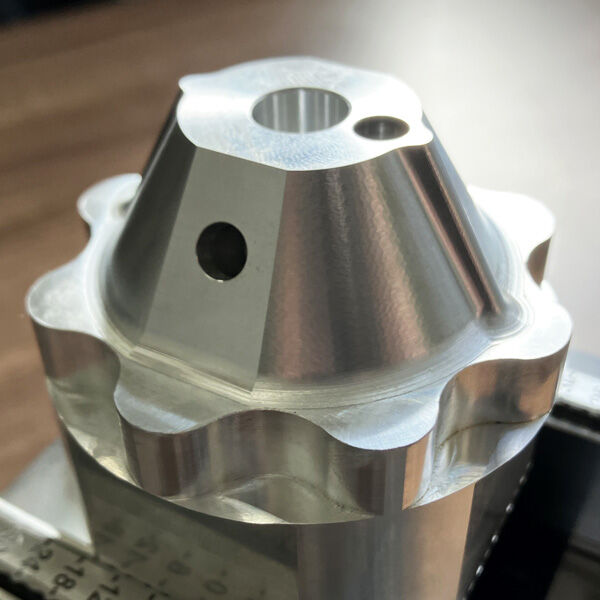 MAKINO５軸マシニングセンター２台保有