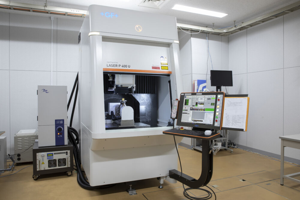 フェムト秒三次元レーザー加工機（2022年度導入）