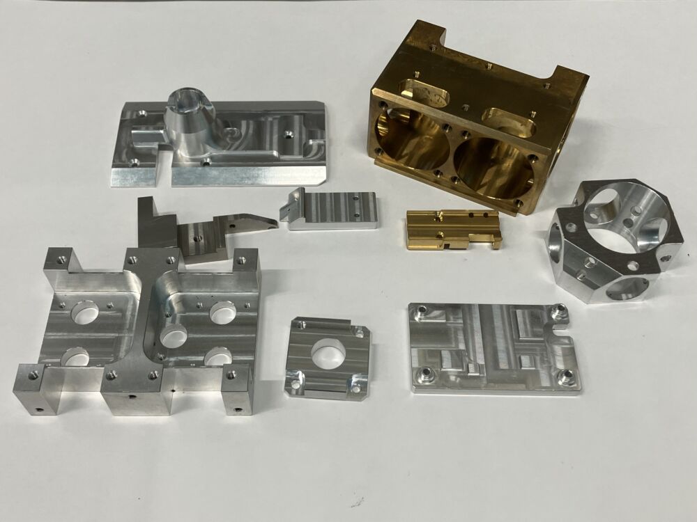 アルミの他にも真鍮やステンレスなども加工します