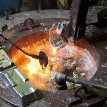 ダイカストの釜の様子。精密な形状の部品を敏速に製造可能