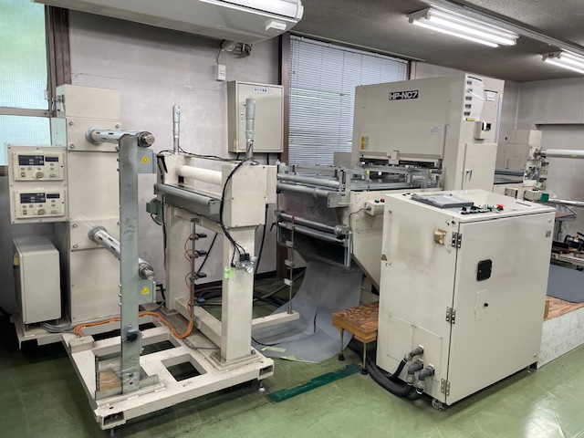 ロール材の抜き加工に